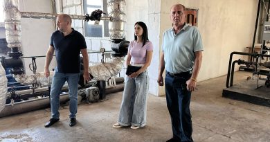 Сьогодні, за дорученням начальника Подільської РВА Михайло Дмитрович Лазаренко його перший заступник Ігор Тарнавський разом з виконуючою обовʼязки завідувача сектору інфраструктури, житлово-комунального господарства та екології Яною Нігарою здійснили робочий виїзд до однієї з найбільших котелень КВЕП «Подільськтеплокомуненерго» Подільської міської ради з метою перевірки ходу підготовчих робіт до осінньо-зимового періоду 2025–2026 років