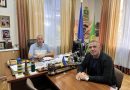 Сьогодні, 15 вересня 2025 року, начальник Подільської районної військової адміністрації Михайло ЛАЗАРЕНКО провів робочу зустріч з очільником ТОВ «БРМ ОХОРОНА» та головою Громадської ради при Подільській РВА Богданом МЕЛЬНИКОМ