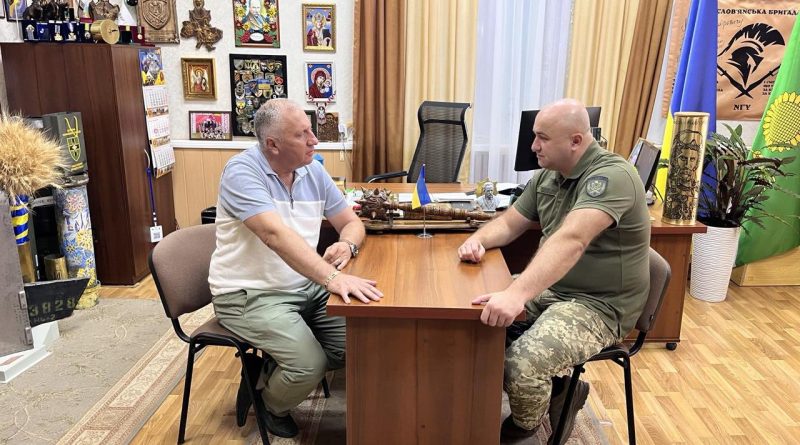 Сьогодні, 15 вересня 2025 року, начальник Подільської РВА Михайло ЛАЗАРЕНКО провів робочу зустріч з начальником 2-го прикордонного загону Державної прикордонної служби України полковником Олександром КАРПЕЦЕМ