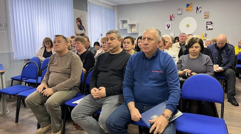 5 листопада на базі Публічної бібліотеки імені Євгена Чикаленка Куяльницької сільської ради для заступників голів із соціальних питань, керівників відділів соціального захисту населення, освіти, охорони здоров’я, служб у справах дітей, директорів центрів надання соціальних послуг територіальних громад Подільського району відбулася інформаційна сесія щодо надання послуги раннього втручання, розвитку сімейних форм виховання та послуги патронату над дитиною 5 листопада на базі Публічної бібліотеки імені Євгена Чикаленка Куяльницької сільської ради для заступників голів із соціальних питань, керівників відділів соціального захисту населення, освіти, охорони здоров’я, служб у справах дітей, директорів центрів надання соціальних послуг територіальних громад Подільського району відбулася інформаційна сесія щодо надання послуги раннього втручання, розвитку сімейних форм виховання та послуги патронату над дитиною