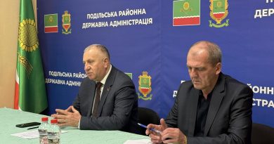 12.11.2025 року начальник Подільської районної військової адміністрації Михайло Лазаренко провів робочу нараду з керівництвом Зеленогірської та Любашівської територіальних громад, начальниками відділів освіти та керівниками закладів загальної середньої освіти району 12.11.2025 року начальник Подільської районної військової адміністрації Михайло Лазаренко провів робочу нараду з керівництвом Зеленогірської та Любашівської територіальних громад, начальниками відділів освіти та керівниками закладів загальної середньої освіти району