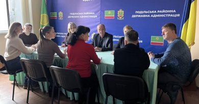 21 листопада 2025 року за дорученням начальника Подільської РВА Михайла ЛАЗАРЕНКА відбулося чергове засідання робочої групи з питань визначення підприємств, установ і організацій статусу критично важливими для функціонування економіки та забезпечення життєдіяльності населення в особливий період на території Подільського району Одеської області при Подільській районній державній (військовій) адміністрації