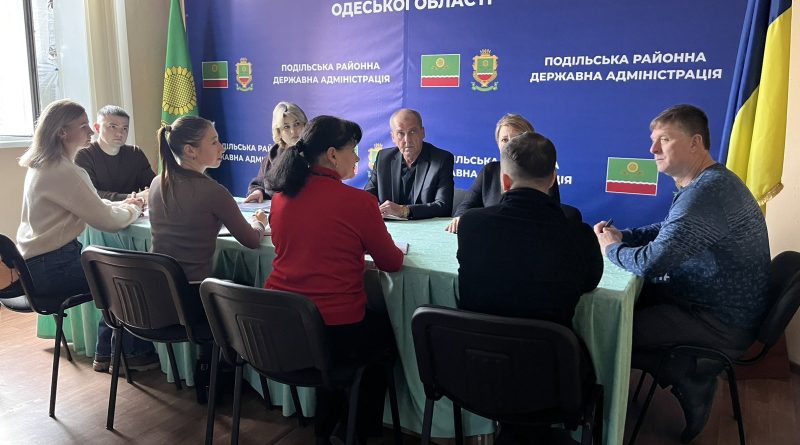 21 листопада 2025 року за дорученням начальника Подільської РВА Михайла ЛАЗАРЕНКА відбулося чергове засідання робочої групи з питань визначення підприємств, установ і організацій статусу критично важливими для функціонування економіки та забезпечення життєдіяльності населення в особливий період на території Подільського району Одеської області при Подільській районній державній (військовій) адміністрації