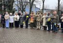 Сьогодні, у центрі міста Подільська відбувся мітинг-реквієм до Дня Гідності та Свободи з покладанням квітів