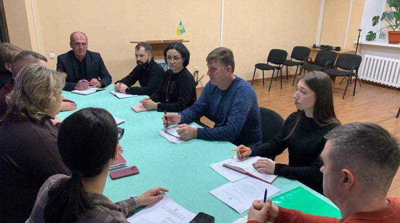 28 листопада 2025 року під керівництвом тимчасово виконуючого обов’язки начальника Подільської РВА Ігоря ТАРНАВСЬКОГО відбулось засідання робочої групи з питань визначення підприємств, установ і організацій статусу критично важливими для функціонування економіки та забезпечення життєдіяльності населення в особливий період на території Подільського району Одеської області при Подільській районній державній (військовій) адміністрації