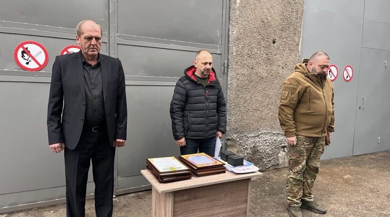 Сьогодні, 05 грудня 2025 року, на передодні Дня Збройних Сил України за дорученням начальника Подільської районної військової адміністрації Михайла ЛАЗАРЕНКА його перший заступник Ігор ТАРНАВСЬКИЙ привітав наших військовослужбовців