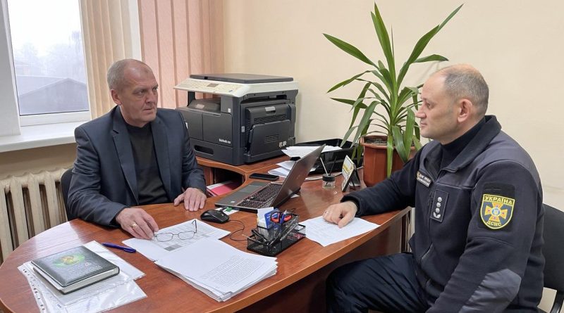 Сьогодні, 11.12.2025 року, за дорученням начальника Подільської районної військової адміністрації Михайла ЛАЗАРЕНКА, його перший заступник Ігор ТАРНАВСЬКИЙ провів робочу зустріч із заступником начальника Подільського районного управління ДСНС Олександром ОРОВЦЕМ Сьогодні, 11.12.2025 року, за дорученням начальника Подільської районної військової адміністрації Михайла ЛАЗАРЕНКА, його перший заступник Ігор ТАРНАВСЬКИЙ провів робочу зустріч із заступником начальника Подільського районного управління ДСНС Олександром ОРОВЦЕМ