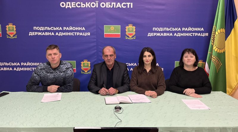 16 грудня 2025 року тимчасово виконуючий обов’язки начальника Подільської районної військової адміністрації Ігор Тарнавський та фахівці районної державної адміністрації взяли участь у заході на тему «Польовий етап обстеження МІКС: що важливо знати територіальним громадам» 16 грудня 2025 року тимчасово виконуючий обов’язки начальника Подільської районної військової адміністрації Ігор Тарнавський та фахівці районної державної адміністрації взяли участь у заході на тему «Польовий етап обстеження МІКС: що важливо знати територіальним громадам»