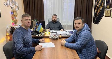 17 грудня 2025 року за дорученням начальника Подільської районної військової адміністрації Михайла ЛАЗАРЕНКА його заступник Вадим МЕГІС провів робочу зустріч із комерційним директором ТОВ «Котовський асфальтобетонний завод» Сергієм КОЖУХАРЕНКОМ 17 грудня 2025 року за дорученням начальника Подільської районної військової адміністрації Михайла ЛАЗАРЕНКА його заступник Вадим МЕГІС провів робочу зустріч із комерційним директором ТОВ «Котовський асфальтобетонний завод» Сергієм КОЖУХАРЕНКОМ