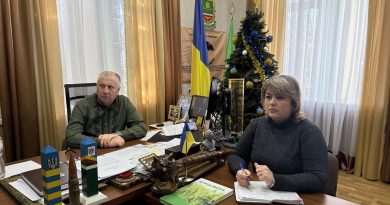 16 січня 2026 року під керівництвом начальника Подільської районної державної адміністрації Михайла ЛАЗАРЕНКА відбулось засідання робочої групи з питань визначення підприємств, установ і організацій статусу критично важливими для функціонування економіки та забезпечення життєдіяльності населення в особливий період на території Подільського району Одеської області при Подільській районній державній (військовій) адміністрації