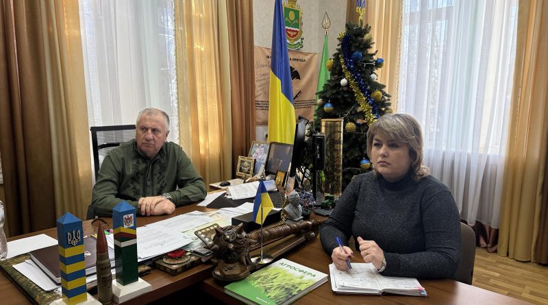 16 січня 2026 року під керівництвом начальника Подільської районної державної адміністрації Михайла ЛАЗАРЕНКА відбулось засідання робочої групи з питань визначення підприємств, установ і організацій статусу критично важливими для функціонування економіки та забезпечення життєдіяльності населення в особливий період на території Подільського району Одеської області при Подільській районній державній (військовій) адміністрації