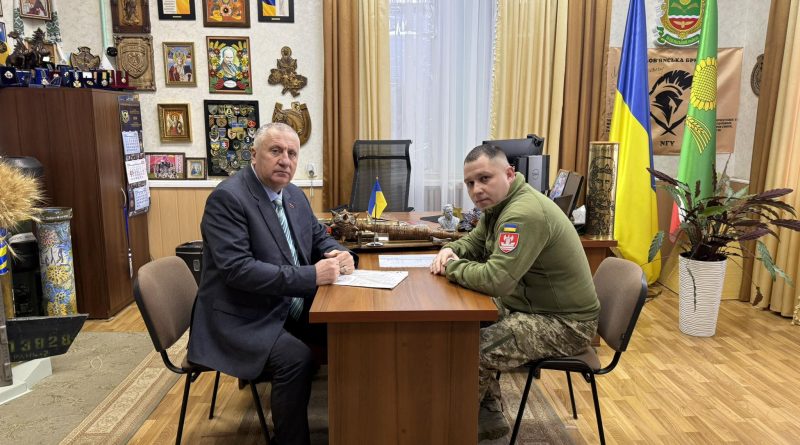 09.02.2026 року начальник Подільської районної військової адміністрації Михайло Лазаренко провів робочу зустріч із начальником служби Військової служби правопорядку, підполковником Павлом Хоменком