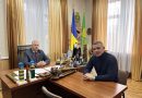 24 лютого 2026 року начальник Подільської районної військової адміністрації Михайло ЛАЗАРЕНКО провів робочу зустріч із директором ТОВ «БРМ ОХОРОНА» та головою Громадської ради при Подільській РВА Богданом МЕЛЬНИКОМ