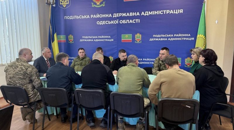 Сьогодні, 09.03.2026 року, начальник Подільської районної військової адміністрації Михайло Лазаренко провів нараду з представниками силових структур району