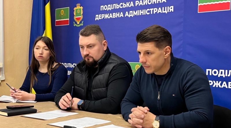 15 квітня 2026 року під головуванням виконуючого обов’язки начальника Подільської районної військової адміністрації Руслана Пітака відбулося засідання робочої групи «Прозорість і підзвітність» при Подільській РДА