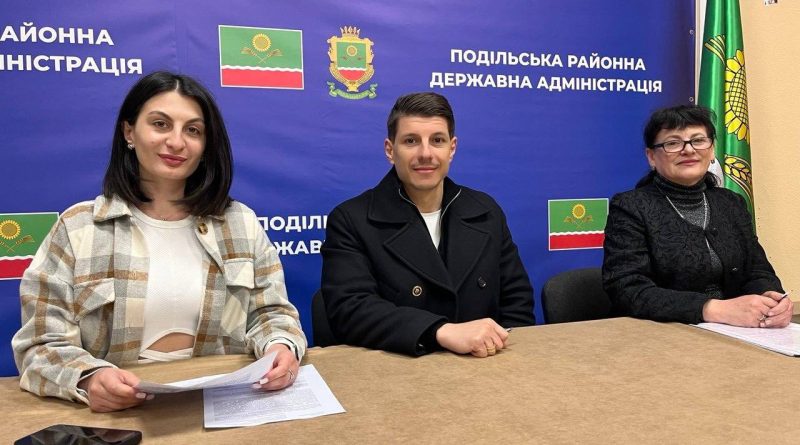 17 квітня 2026 року за дорученням начальника Одеської обласної державної адміністрації Олега Кіпера, під головуванням виконуючого обов’язки начальника Подільської районної військової адміністрації Руслана Пітака відбулося засідання робочої групи з питань визначення підприємств, установ та організацій, які є критично важливими для функціонування економіки та забезпечення життєдіяльності населення