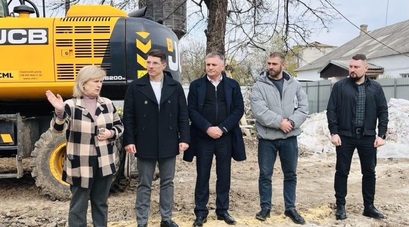 За дорученням начальника Одеської обласної державної адміністрації Олега Кіпера, виконуючий обовʼязки начальника Подільської районної військової адміністрації Руслан Пітак здійснив виїзд на критично важливий об’єкт який наразі готують до подальшого облаштування