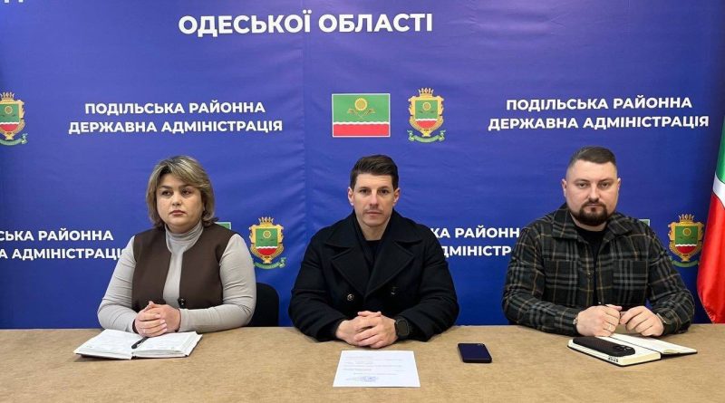 21 квітня 2026 року виконуючий обовʼязки начальника Подільської районної військової адміністрації Руслан Пітак провів апаратну нараду з керівниками структурних підрозділів РВА