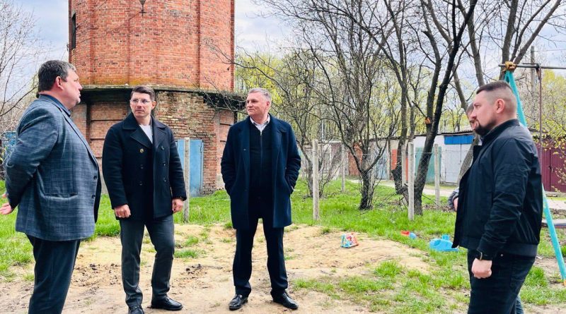 Кодимський міський голова Сергій Лупашко звернувся до виконуючого обов’язків начальника Подільської районної військової адміністрації Руслана Пітака з проханням підтримати важливу для громади ініціативу — ремонт водонапірної башти