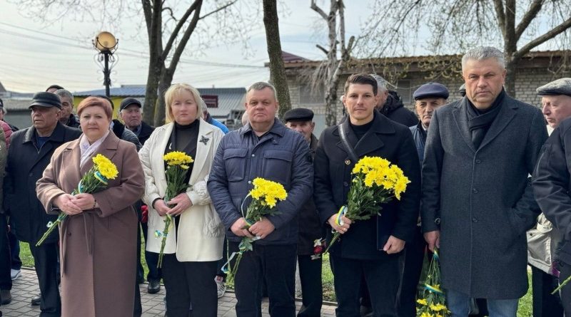 24 квітня 2026 року за участі виконуючого обов’язки начальника Подільської районної військової адміністрації Руслана Пітака відбувся урочистий мітинг з нагоди Міжнародного дня пам’яті про Чорнобильську катастрофу — 40-х роковин трагедії