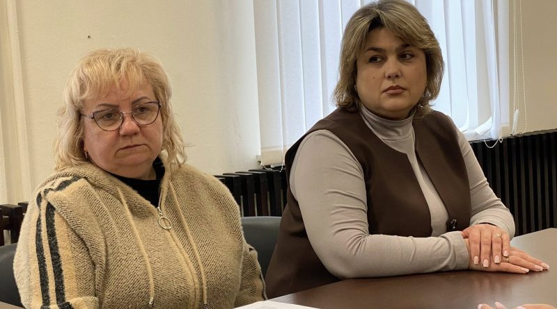 21 квітня 2026 року заступниця начальника Подільської районної військової адміністрації Оксана Лобода взяла участь у круглому столі з питань протидії порушенням прав дітей за участі представників правоохоронних органів та органів місцевого самоврядування