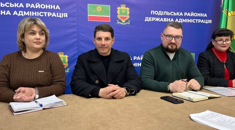 24 квітня 2026 року за дорученням начальника Одеської обласної державної адміністрації Олега Кіпера, під головуванням виконуючого обов’язки начальника Подільської районної військової адміністрації Руслана Пітака відбулося засідання робочої групи з питань визначення підприємств, установ та організацій, які є критично важливими для функціонування економіки та забезпечення життєдіяльності населення