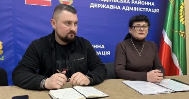 1 травня 2026 року за дорученням виконуючого обов’язки начальника Подільської районної військової адміністрації Руслана Пітака його заступник Вадим Мегіс провів засідання робочої групи з питань визначення підприємств, установ та організацій, які є критично важливими для функціонування економіки та забезпечення життєдіяльності населення