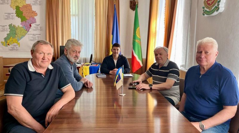 06 травня 2026 року виконуючий обов’язки начальника Подільської районної військової адміністрації Руслан Пітак провів робочу зустріч із представниками науково-технічної компанії «Енпаселектро»