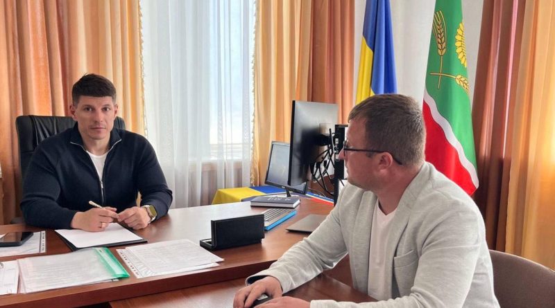 Сьогодні, 6 травня 2026 року, виконуючий обов’язки начальника Подільської районної військової адміністрації Руслан Пітак провів робочу зустріч із начальником Південного управління надання безоплатної правничої допомоги Сергієм Мерзляковим