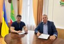 20 травня 2026 року виконуючий обов’язки начальника Подільської районної військової адміністрації Руслан Пітак провів робочу зустріч з Окнянським селищним головою Олегом Бєлоусом 20 травня 2026 року виконуючий обов’язки начальника Подільської районної військової адміністрації Руслан Пітак провів робочу зустріч з Окнянським селищним головою Олегом Бєлоусом