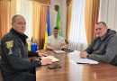 01 червня 2026 року виконуючий обов’язки начальника Подільської районної військової адміністрації Руслан Пітак провів робочу зустріч із заступником начальника Подільського районного територіального центру комплектування та соціальної підтримки Русланом Ткачем та заступником начальника Подільського районного управління поліції Павлом Лисенком 01 червня 2026 року виконуючий обов’язки начальника Подільської районної військової адміністрації Руслан Пітак провів робочу зустріч із заступником начальника Подільського районного територіального центру комплектування та соціальної підтримки Русланом Ткачем та заступником начальника Подільського районного управління поліції Павлом Лисенком