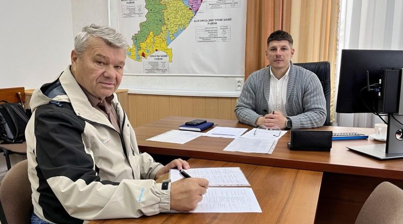 03 червня 2026 року виконуючий обов’язки начальника Подільської районної військової адміністрації Руслан Пітак провів робочу зустріч із головою Слобідської територіальної громади Віктором Доцуленком