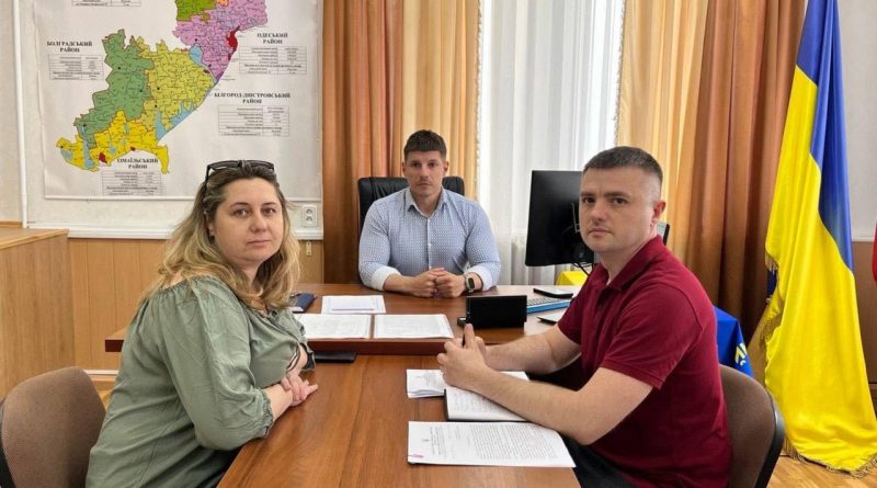 08 червня 2026 року виконуючий обов’язків начальника Подільської районної військової адміністрації Руслан Пітак провів робочу зустріч із керівницею місцевого підрозділу АТ «Укрпошта» Оленою Кабак 08 червня 2026 року виконуючий обов’язків начальника Подільської районної військової адміністрації Руслан Пітак провів робочу зустріч із керівницею місцевого підрозділу АТ «Укрпошта» Оленою Кабак