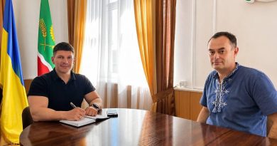10 червня 2026 року виконуючий обов’язки начальника Подільської районної військової адміністрації Руслан Пітак провів робочу зустріч із Володимиром Глущуком щодо реалізації освітньої програми з упровадження сучасних технологій у навчальний процес закладів освіти району