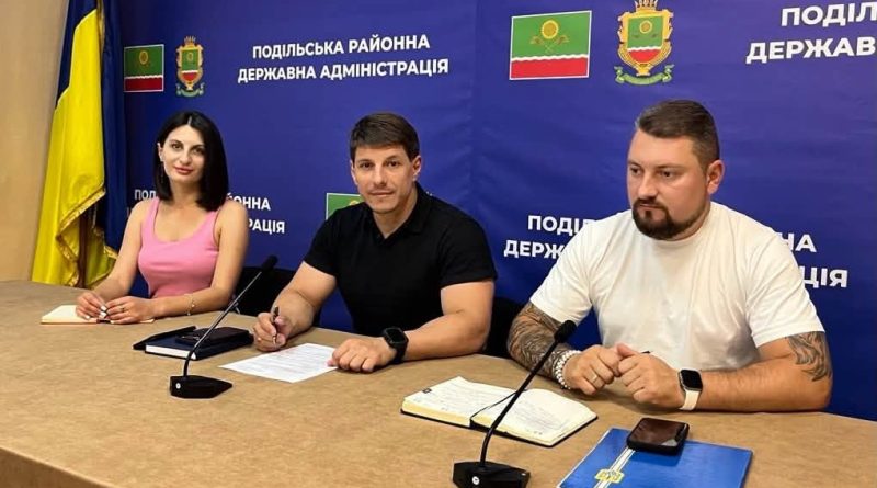 2 липня 2026 року під головуванням заступника голови Одеської обласної державної адміністрації Антона Шалигайла за участю виконувача обов’язків начальника Подільської районної військової адміністрації Руслана Пітака відбулося онлайн-засідання регіонального оперативного штабу з підготовки об’єктів житлово-комунального, паливно-енергетичного господарства та соціальної сфери області до роботи в осінньо-зимовий період 2026–2027 років 2 липня 2026 року під головуванням заступника голови Одеської обласної державної адміністрації Антона Шалигайла за участю виконувача обов’язків начальника Подільської районної військової адміністрації Руслана Пітака відбулося онлайн-засідання регіонального оперативного штабу з підготовки об’єктів житлово-комунального, паливно-енергетичного господарства та соціальної сфери області до роботи в осінньо-зимовий період 2026–2027 років