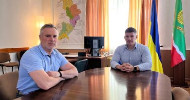 07 липня 2026 року виконуючий обовʼязки начальника Подільської районної військової адміністрації Руслан Пітак провів робочу зустріч з директором ТОВ «ТЕКОМ АГРО ГРУПП» Віктором Биковим 07 липня 2026 року виконуючий обовʼязки начальника Подільської районної військової адміністрації Руслан Пітак провів робочу зустріч з директором ТОВ «ТЕКОМ АГРО ГРУПП» Віктором Биковим