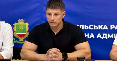 09.07.2026 року під керівництвом в.о. начальника Подільської районної державної адміністрації Руслана Пітака відбулося чергове засідання Комісії з розгляду заяв членів сімей осіб, які загинули (пропали безвісти), померли, та осіб з інвалідністю щодо призначення грошової компенсації при Подільській районній державній адміністрації