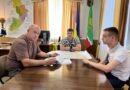 16 липня 2026 року виконуючий обов’язків начальника Подільської районної військової адміністрації Руслан Пітак провів робочу зустріч із директором державного некомерційного товариства «Служба місцевих автомобільних доріг» Олегом Кунаренко