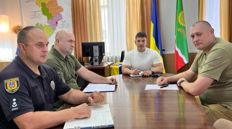 14 липня 2026 року виконуючий обов’язки начальника Подільської районної військової адміністрації Руслан Пітак провів робочу зустріч із начальником 2-го прикордонного загону Державної прикордонної служби України полковником Олександром Карпецем, заступником начальника Подільського районного територіального центру комплектування та соціальної підтримки Русланом Ткачем та заступником начальника Подільського районного управління поліції ГУНП в Одеській області Олегом Галанюком