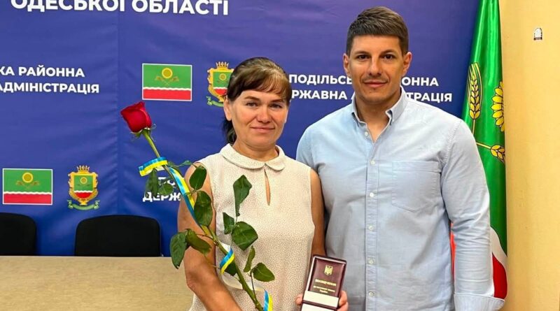 22 липня 2026 року у Подільській районній військовій адміністрації відбулося урочисте вручення державної нагороди — почесного звання України «Мати-героїня» 22 липня 2026 року у Подільській районній військовій адміністрації відбулося урочисте вручення державної нагороди — почесного звання України «Мати-героїня»