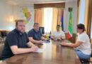21 липня 2026 року виконуючий обов’язки начальника Подільської районної військової адміністрації Руслан Пітак провів робочу зустріч із заступником начальника з експлуатаційного утримання Служби відновлення та розвитку інфраструктури в Одеській області Ігорем Краснорудським, провідним інженером технічного контролю Служби відновлення та розвитку інфраструктури в Одеській області Ярославою Чернієнко та заступником міського голови, начальником фінансового управління Кодимської міської ради Русланом Онуфрієнком 21 липня 2026 року виконуючий обов’язки начальника Подільської районної військової адміністрації Руслан Пітак провів робочу зустріч із заступником начальника з експлуатаційного утримання Служби відновлення та розвитку інфраструктури в Одеській області Ігорем Краснорудським, провідним інженером технічного контролю Служби відновлення та розвитку інфраструктури в Одеській області Ярославою Чернієнко та заступником міського голови, начальником фінансового управління Кодимської міської ради Русланом Онуфрієнком