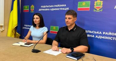 23 липня 2026 року за участю виконуючого обов’язки начальника Подільської районної військової адміністрації Руслана Пітака відбулася онлайн-нарада, організована Міністерством розвитку громад та територій України, щодо стану реалізації проєктів із підвищення надійності функціонування систем водопостачання. Під час заходу обговорювалися питання будівництва, реконструкції, капітального ремонту та реалізації інших інженерно-технічних заходів, спрямованих на забезпечення безперебійного водопостачання населених пунктів 23 липня 2026 року за участю виконуючого обов’язки начальника Подільської районної військової адміністрації Руслана Пітака відбулася онлайн-нарада, організована Міністерством розвитку громад та територій України, щодо стану реалізації проєктів із підвищення надійності функціонування систем водопостачання. Під час заходу обговорювалися питання будівництва, реконструкції, капітального ремонту та реалізації інших інженерно-технічних заходів, спрямованих на забезпечення безперебійного водопостачання населених пунктів
