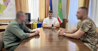27 липня 2026 року виконуючий обовʼязки начальника Подільської районної військової адміністрації Руслан Пітак зустрівся із командиром військової частини, полковником Олегом Андрощуком, та командиром дивізіону, підполковником Олексієм Яцкевичем