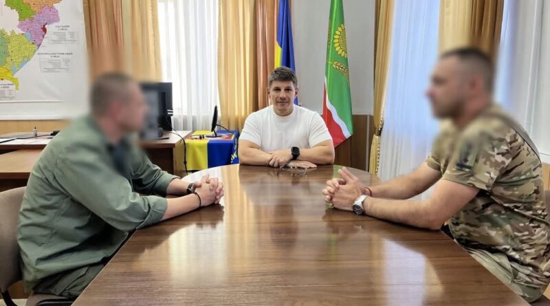 27 липня 2026 року виконуючий обовʼязки начальника Подільської районної військової адміністрації Руслан Пітак зустрівся із командиром військової частини, полковником Олегом Андрощуком, та командиром дивізіону, підполковником Олексієм Яцкевичем