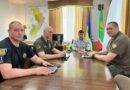 28 липня 2026 року виконуючий обовʼязки начальника Подільської районної військової адміністрації Руслан Пітак провів робочу зустріч із начальником Подільського районного територіального центру комплектування та соціальної підтримки Русланом Ткачем, заступником начальника Подільського районного управління поліції Павлом Лисенко та з першим заступником начальника 2-го Подільського прикордонного загону, полковником Іваном Васильчуком 28 липня 2026 року виконуючий обовʼязки начальника Подільської районної військової адміністрації Руслан Пітак провів робочу зустріч із начальником Подільського районного територіального центру комплектування та соціальної підтримки Русланом Ткачем, заступником начальника Подільського районного управління поліції Павлом Лисенко та з першим заступником начальника 2-го Подільського прикордонного загону, полковником Іваном Васильчуком