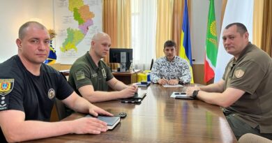 28 липня 2026 року виконуючий обовʼязки начальника Подільської районної військової адміністрації Руслан Пітак провів робочу зустріч із начальником Подільського районного територіального центру комплектування та соціальної підтримки Русланом Ткачем, заступником начальника Подільського районного управління поліції Павлом Лисенко та з першим заступником начальника 2-го Подільського прикордонного загону, полковником Іваном Васильчуком