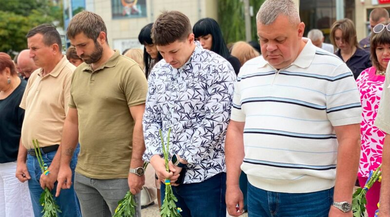 28 липня 2026 року на Алеї Слави з нагоди Дня пам’яті захисників України, які загинули в полоні, відбулося покладання квітів