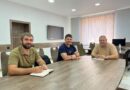 05 серпня 2026 року виконуючий обов’язки начальника Подільської районної військової адміністрації Руслан Пітак спільно з головою Подільської районної ради Миколою Соколовим здійснили робочий візит до Долинської сільської ради, де провели зустріч із сільським головою Дмитром Церною