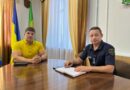 04 серпня 2026 року виконуючий обов’язки начальника Подільської районної військової адміністрації Руслан Пітак провів робочу зустріч із тимчасово виконуючим обов’язки начальника 4-го державного пожежно-рятувального загону ГУ ДСНС України в Одеській області, полковником служби цивільного захисту Валерієм Плешу