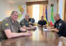 12 серпня 2026 року виконуючий обовʼязки начальника Подільської районної військової адміністрації Руслан Пітак провів робочу зустріч із начальником Подільського районного територіального центру комплектування та соціальної підтримки Русланом Ткачем, начальником Подільського районного управління поліції ГУНП в Одеській області Олегом Жуковським та з першим заступником начальника 2-го Подільського прикордонного загону, полковником Іваном Васильчуком 12 серпня 2026 року виконуючий обовʼязки начальника Подільської районної військової адміністрації Руслан Пітак провів робочу зустріч із начальником Подільського районного територіального центру комплектування та соціальної підтримки Русланом Ткачем, начальником Подільського районного управління поліції ГУНП в Одеській області Олегом Жуковським та з першим заступником начальника 2-го Подільського прикордонного загону, полковником Іваном Васильчуком